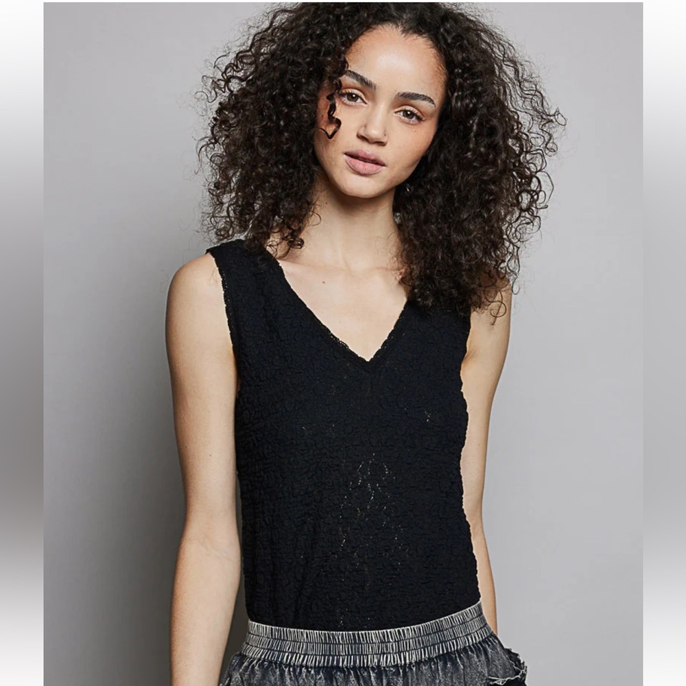 POL Size L Black V-Neck Sleeveless Lace Tank Top